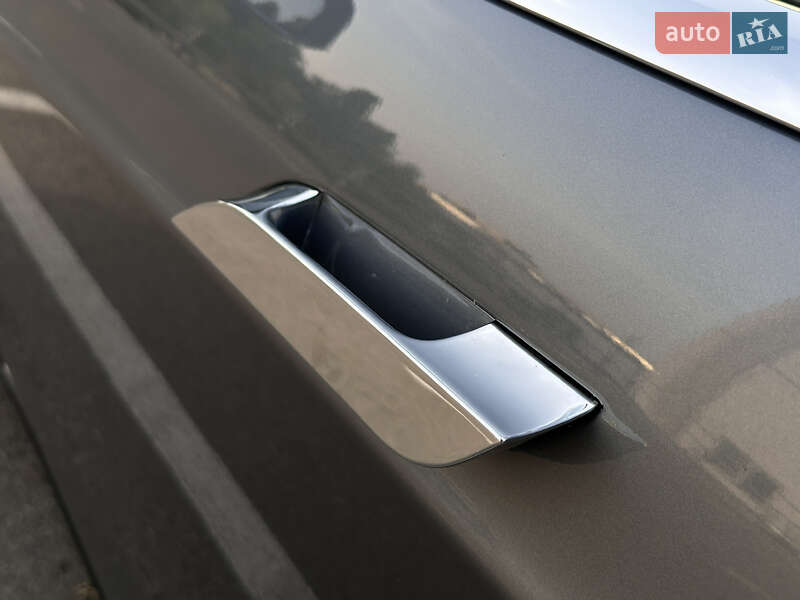 Лифтбек Tesla Model S 2014 в Киеве