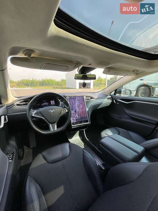 Лифтбек Tesla Model S 2015 в Ровно