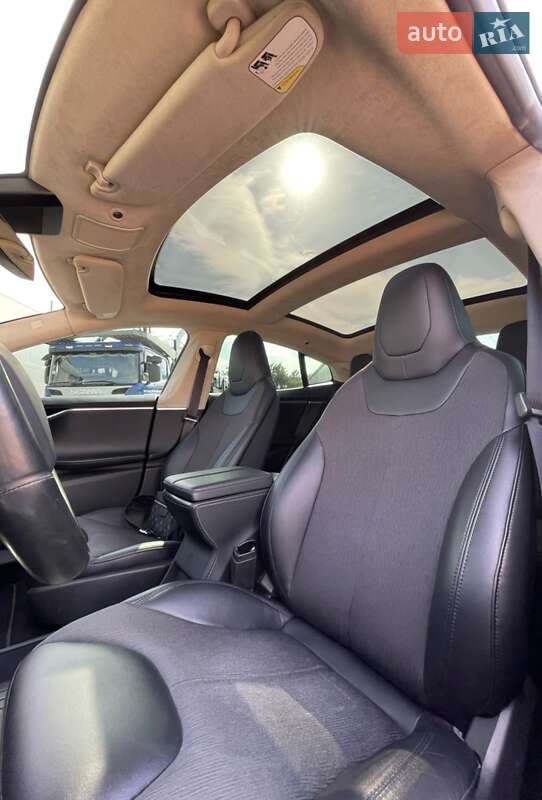 Лифтбек Tesla Model S 2015 в Ровно