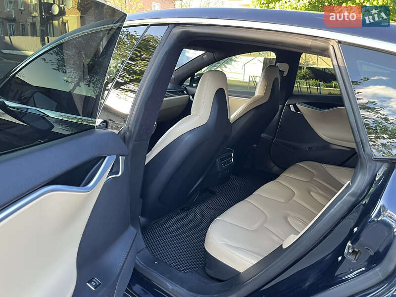 Ліфтбек Tesla Model S 2013 в Києві