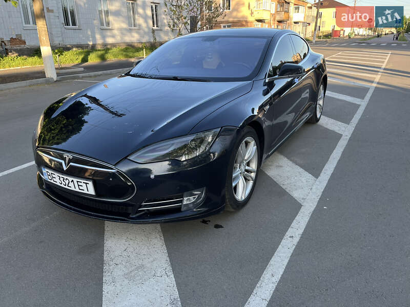 Ліфтбек Tesla Model S 2013 в Києві
