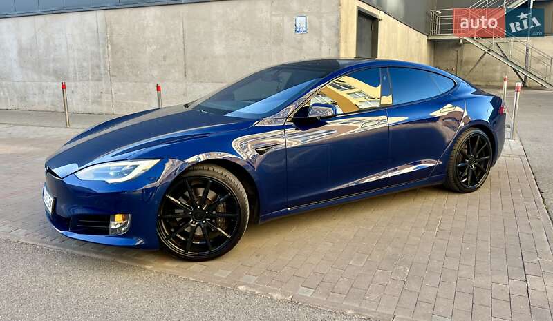 Лифтбек Tesla Model S 2017 в Киеве