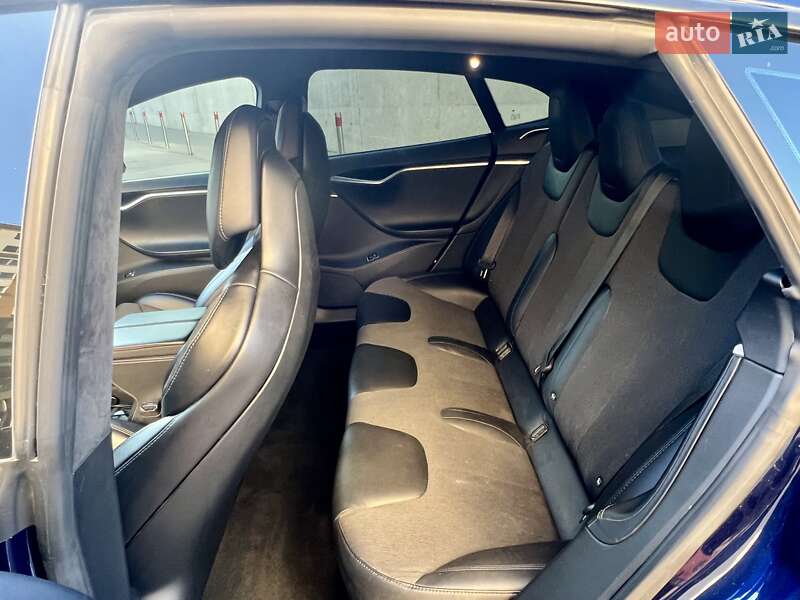 Лифтбек Tesla Model S 2017 в Киеве