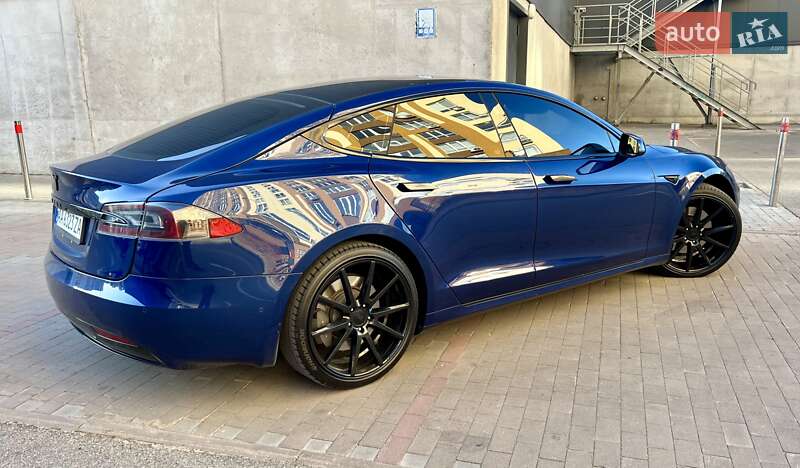 Лифтбек Tesla Model S 2017 в Киеве