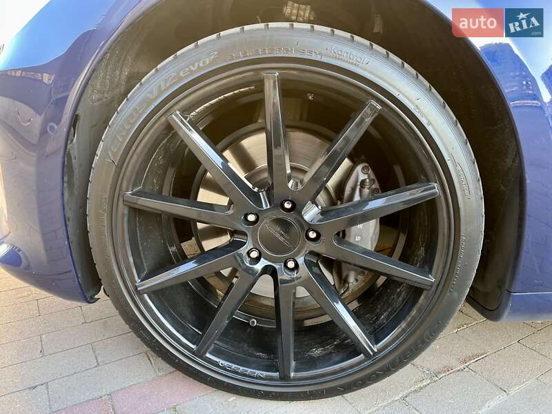 Лифтбек Tesla Model S 2017 в Киеве