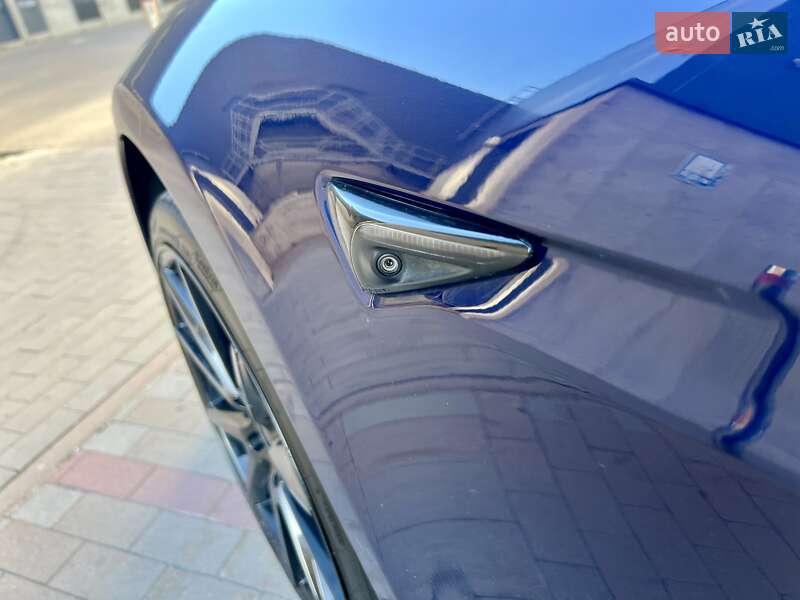 Лифтбек Tesla Model S 2017 в Киеве