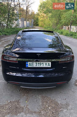 Лифтбек Tesla Model S 2015 в 