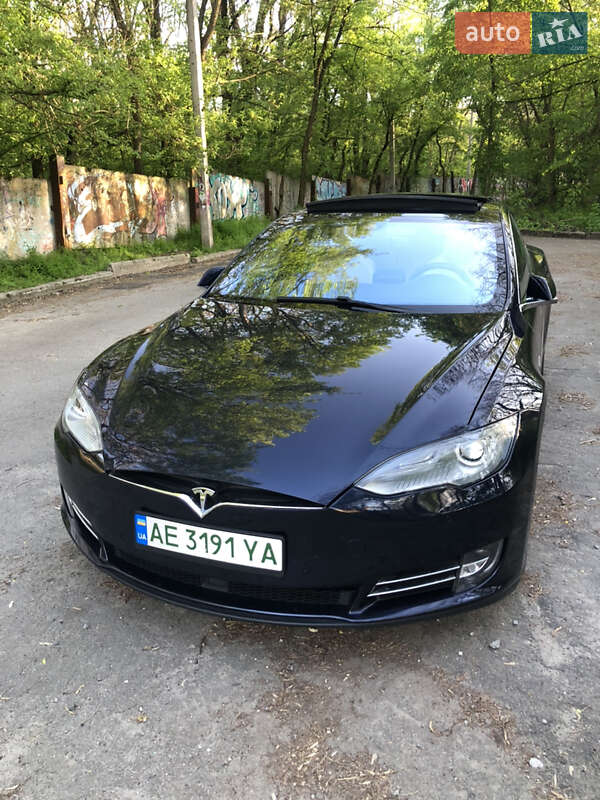 Tesla Model S 2015