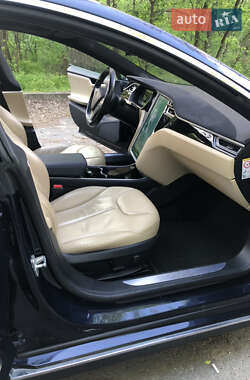 Лифтбек Tesla Model S 2015 в 