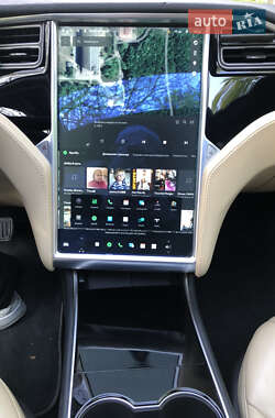 Лифтбек Tesla Model S 2015 в 