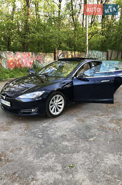 Лифтбек Tesla Model S 2015 в 