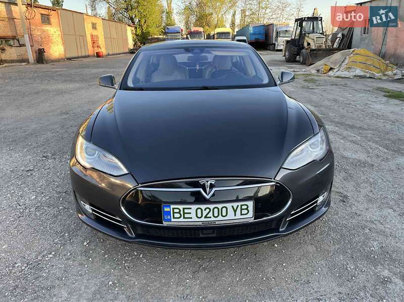 Лифтбек Tesla Model S 2016 в Николаеве