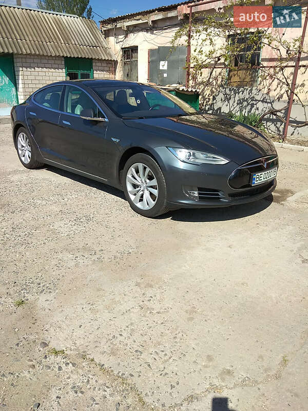 Лифтбек Tesla Model S 2016 в Николаеве