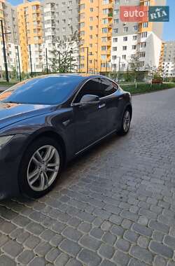 Лифтбек Tesla Model S 2015 в 