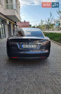 Лифтбек Tesla Model S 2015 в 