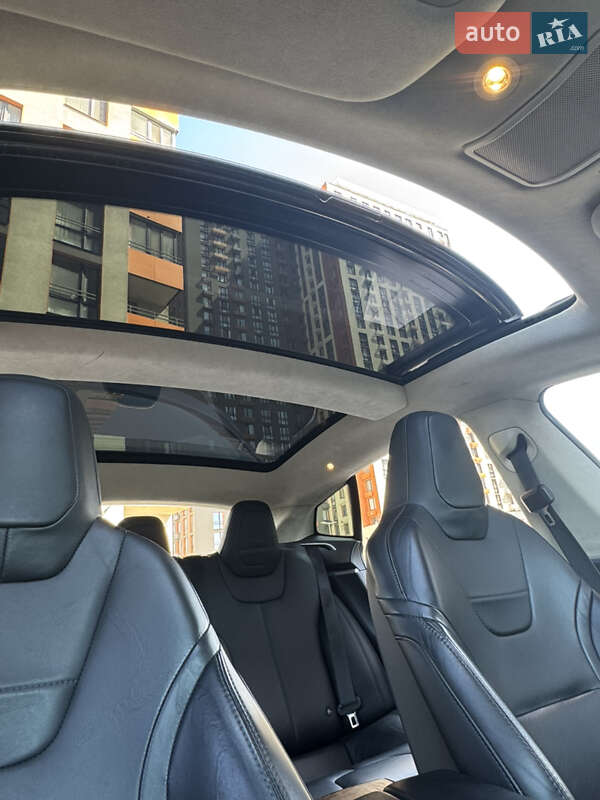 Лифтбек Tesla Model S 2016 в Киеве