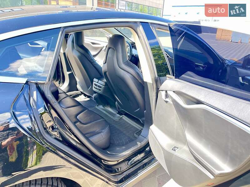 Лифтбек Tesla Model S 2015 в Броварах
