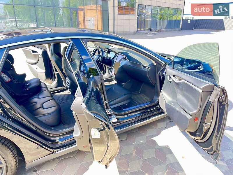 Лифтбек Tesla Model S 2015 в Броварах