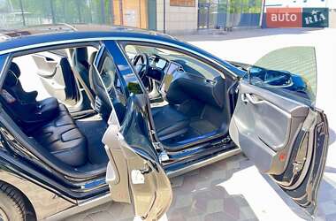 Лифтбек Tesla Model S 2015 в 