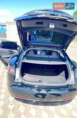 Лифтбек Tesla Model S 2015 в 
