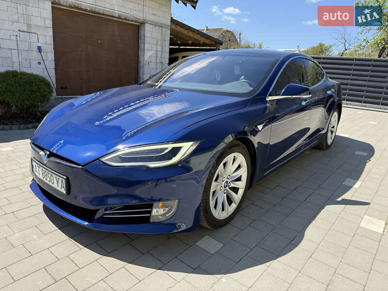 Лифтбек Tesla Model S 2017 в Ивано-Франковске