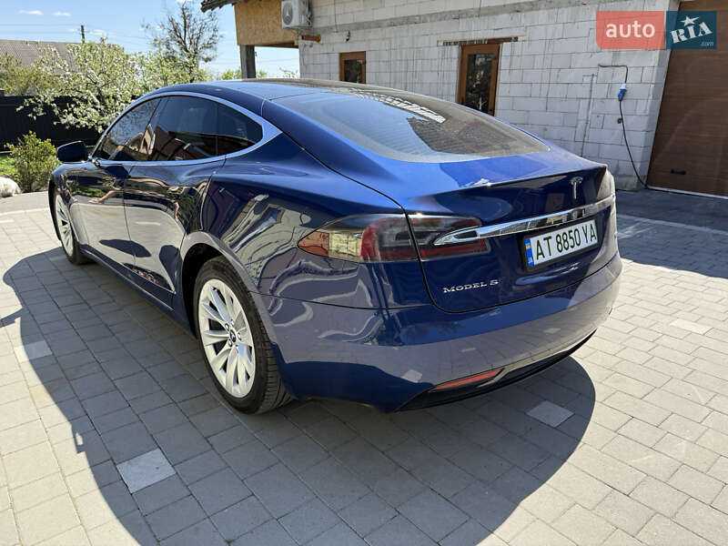 Лифтбек Tesla Model S 2017 в Ивано-Франковске