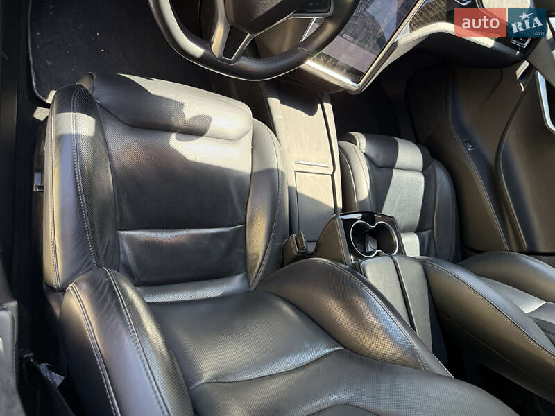 Лифтбек Tesla Model S 2017 в Ивано-Франковске