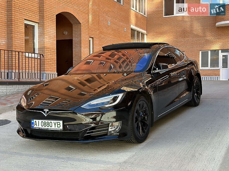 Лифтбек Tesla Model S 2017 в 