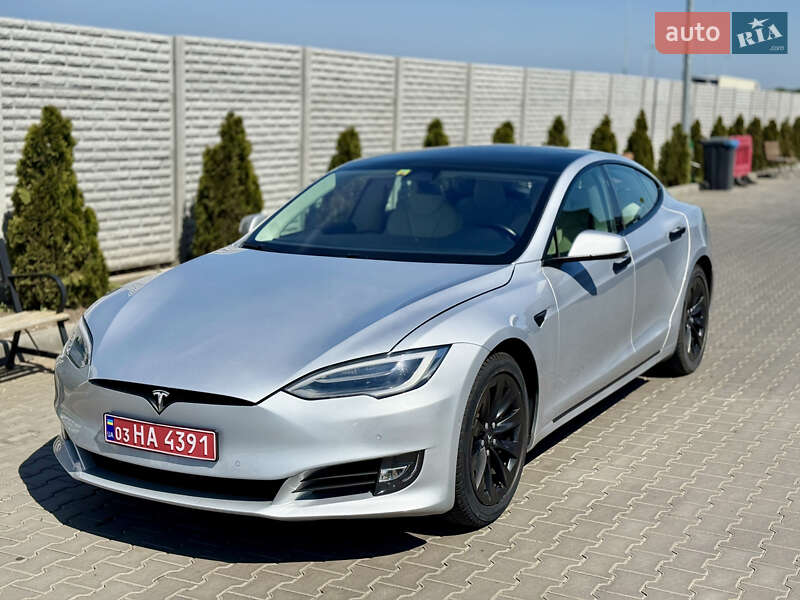 Ліфтбек Tesla Model S 2018 в Дніпрі