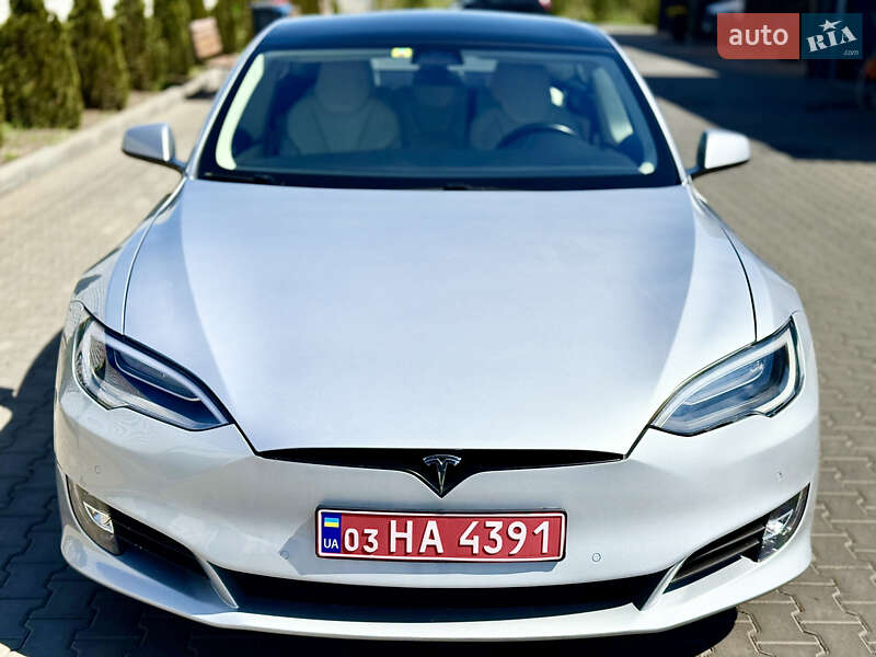 Ліфтбек Tesla Model S 2018 в Дніпрі