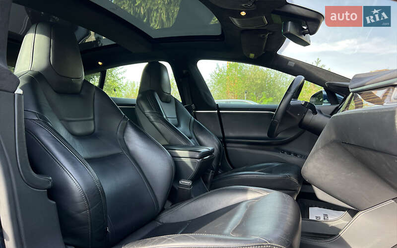 Лифтбек Tesla Model S 2015 в Львове