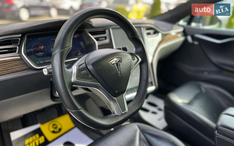 Лифтбек Tesla Model S 2015 в Львове