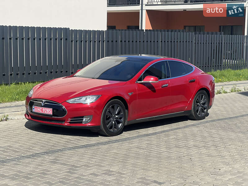 Лифтбек Tesla Model S 2014 в Луцке