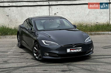Лифтбек Tesla Model S 2017 в 