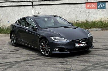 Лифтбек Tesla Model S 2017 в 