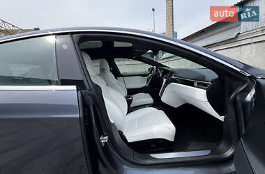 Лифтбек Tesla Model S 2017 в 