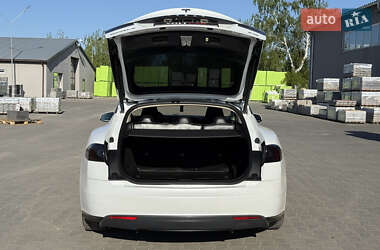 Лифтбек Tesla Model S 2013 в 