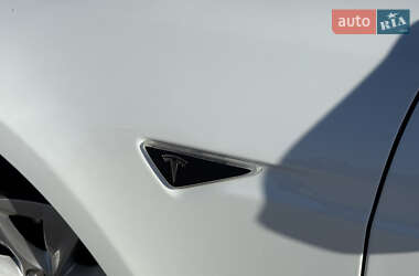 Лифтбек Tesla Model S 2013 в 