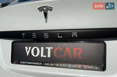 Лифтбек Tesla Model S 2013 в 