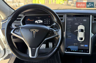 Лифтбек Tesla Model S 2013 в 