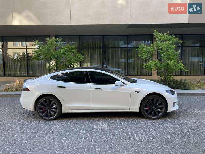Ліфтбек Tesla Model S 2014 в Львові