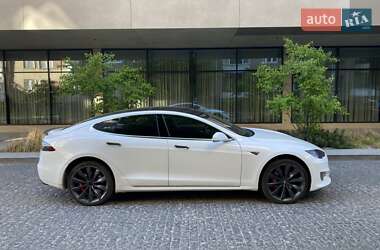 Лифтбек Tesla Model S 2014 в 
