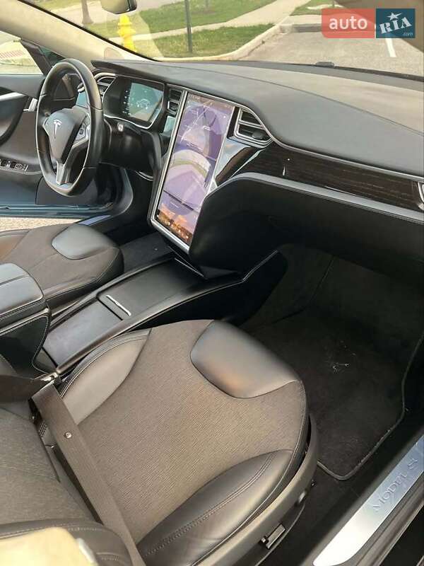 Лифтбек Tesla Model S 2016 в Киеве