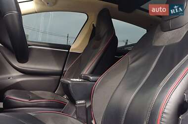 Лифтбек Tesla Model S 2013 в 