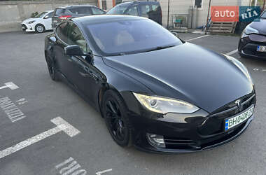 Лифтбек Tesla Model S 2015 в 