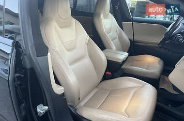 Лифтбек Tesla Model S 2015 в 