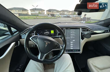 Лифтбек Tesla Model S 2015 в 
