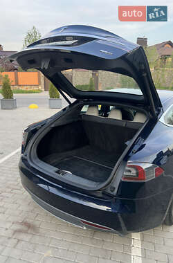 Лифтбек Tesla Model S 2015 в 