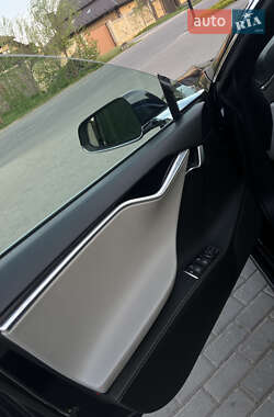 Лифтбек Tesla Model S 2015 в 