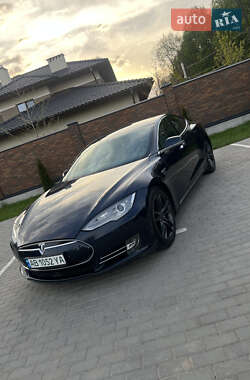 Лифтбек Tesla Model S 2015 в 